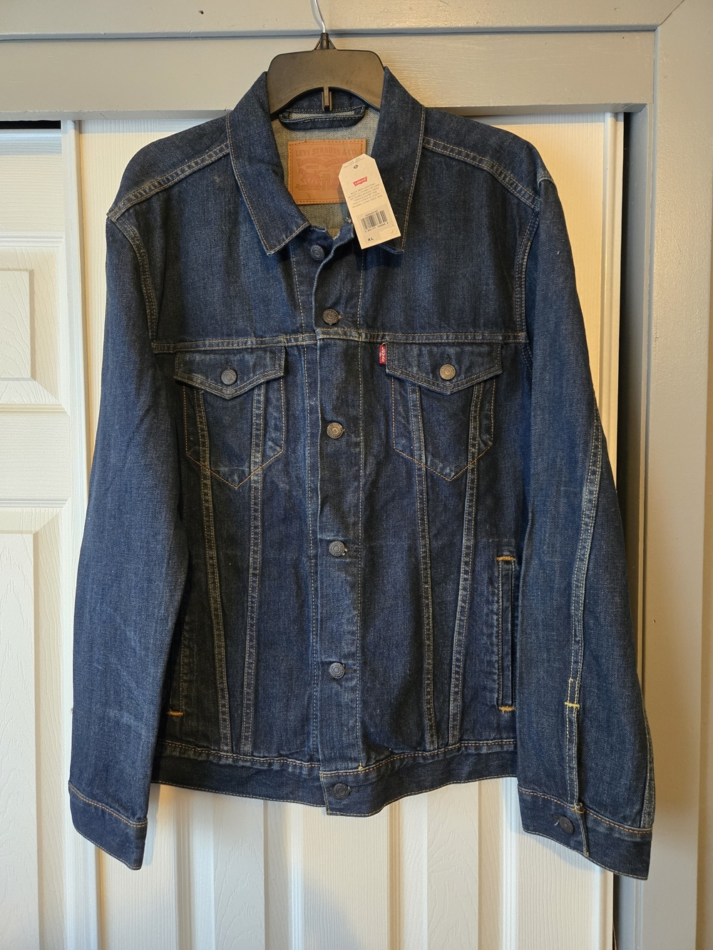 Levi's Men’s Dark Blue Denim Jacket - Classic Trucker Style-Size XL  NWT
